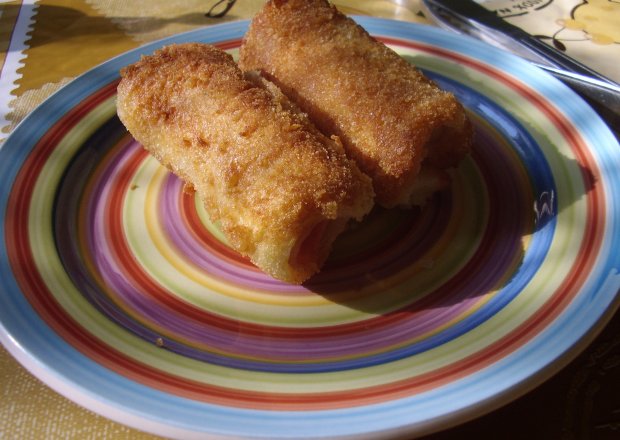 Fotografia przedstawiająca krokiety z chleba tostowego