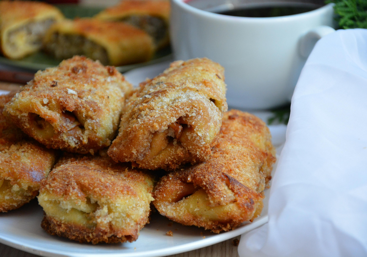 Krokiety z kapustą kiszoną, pieczarkami i serem żółtym foto