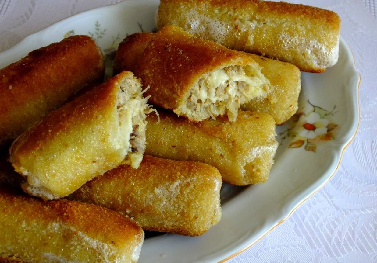 Krokiety z kapustą, mięsem i grzybami foto