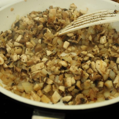 Krok 2 - Krokiety z mąki orkszowej z kapustą, kaszą gryczaną i pieczarkami foto