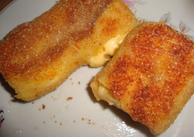 Fotografia przedstawiająca Krokiety z żółtym serem
