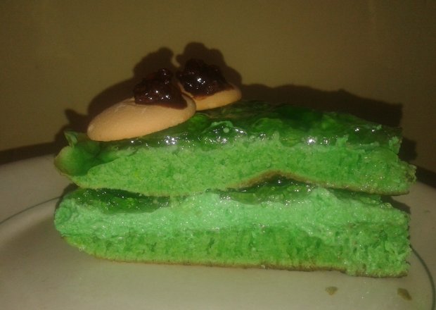 Fotografia przedstawiająca krokodyl-ciasto z patelni