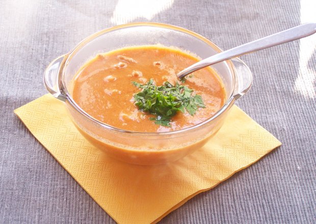 Fotografia przedstawiająca Królik i świeże pomidory, czyli smaczna, letnia zupa :)
