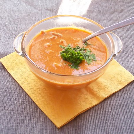 Krok 8 - Królik i świeże pomidory, czyli smaczna, letnia zupa :) foto