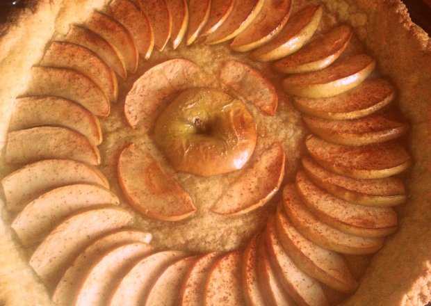 Fotografia przedstawiająca Krucha tarta z jabłkiem
