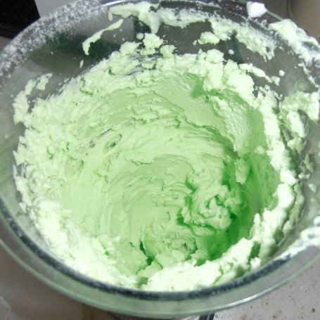 Krok 3 - Kruche babeczki o smaku białej czekolady i herbaty matcha foto
