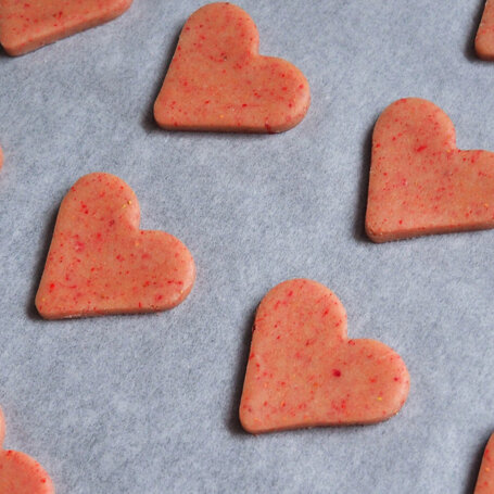 Krok 2 - Kruche ciasteczka truskawkowe foto