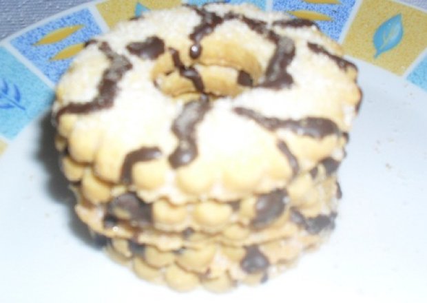 Fotografia przedstawiająca Kruche ciasteczka z czekoladą