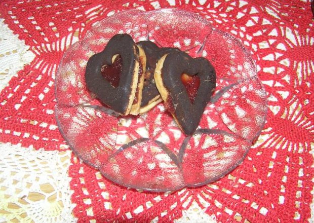 Fotografia przedstawiająca Kruche ciasteczka z marmoladą