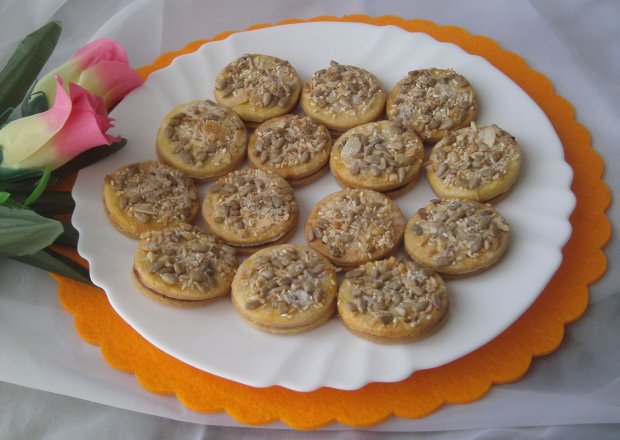Fotografia przedstawiająca Kruche ciasteczka z ziarenkami