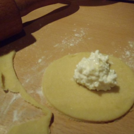 Krok 2 - Kruche ciasteczkowe pierożki z serem foto
