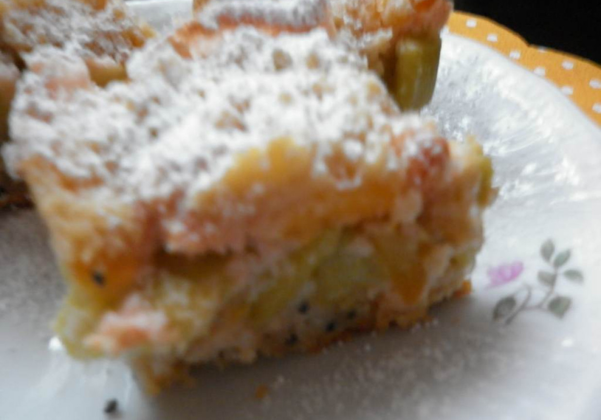 Kruche ciasto rabarbarowo - brzoskwiniowe foto
