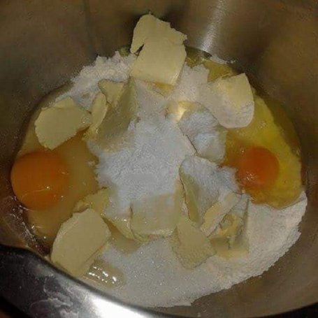 Krok 1 - Kruche ciasto z jabłkami i bezą foto