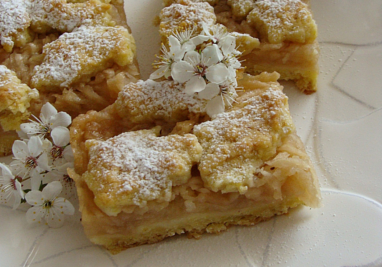 Kruche ciasto z jabłkami DoradcaSmaku.pl