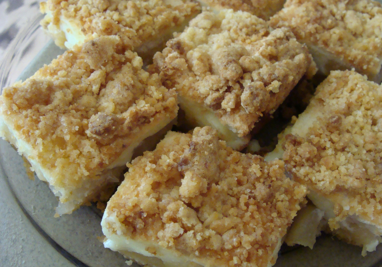 Kruche ciasto z jabłkiem i budyniem foto