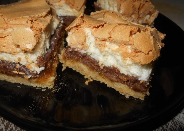 Fotografia przedstawiająca Kruche ciasto z pianką