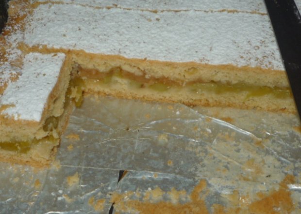 Fotografia przedstawiająca Kruche ciasto z rabarbarem