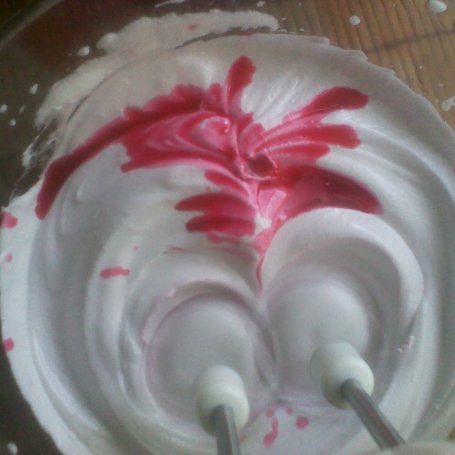 Krok 4 - Kruche ciasto z różową pianką foto