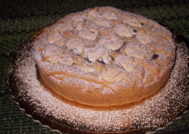 Fotografia przedstawiająca Kruche ciasto z wiśniami