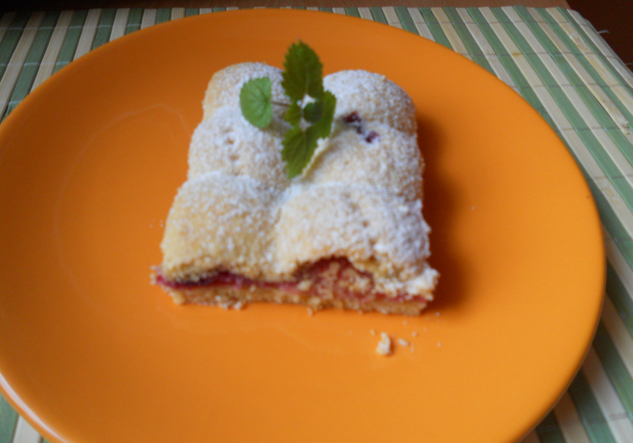 Kruche ciasto ze śliwkami foto