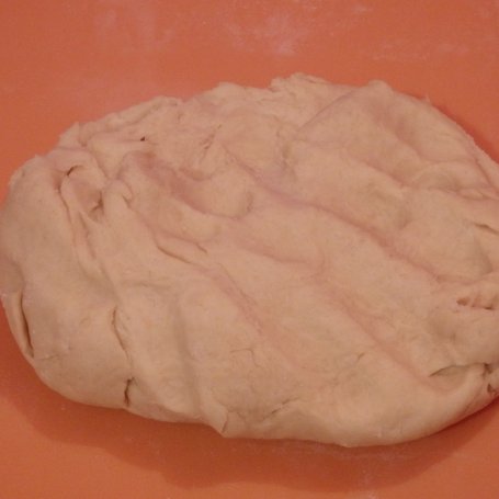 Krok 4 - Kruche paszteciki z kapustą i pieczarkami foto