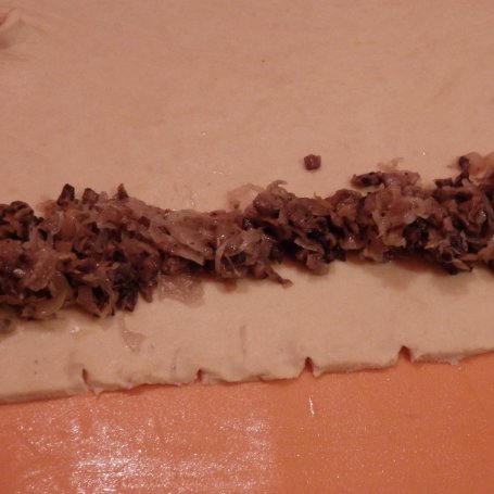 Krok 5 - Kruche paszteciki z kapustą i pieczarkami foto