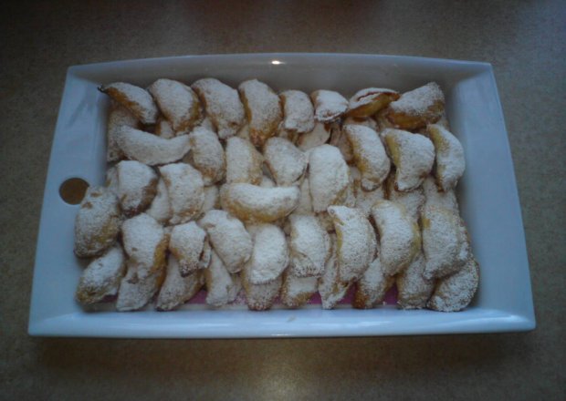 Fotografia przedstawiająca Kruche rogaliki z jabłkami