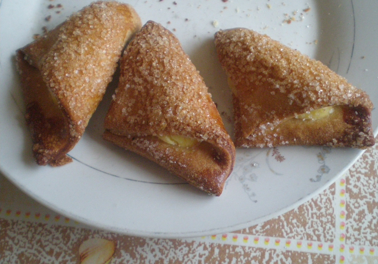 Kruche rożki z jabłkiem foto