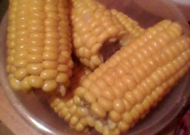 Fotografia przedstawiająca kukurydza gotowana na słodko