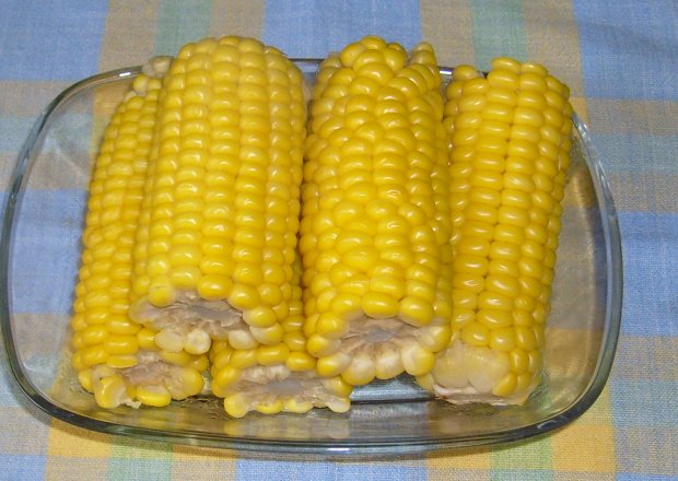 Fotografia przedstawiająca Kukurydza gotowana w bulionie warzywnym