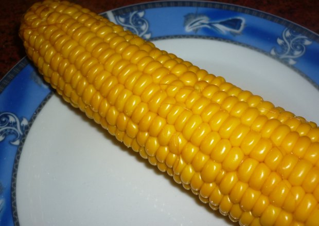 Fotografia przedstawiająca Kukurydza gotowana w kolbie
