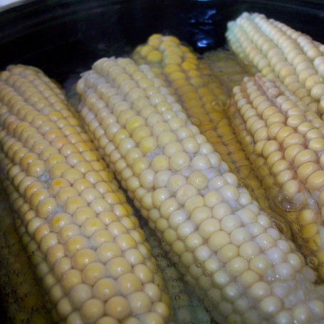 Krok 1 - kukurydza gotowana z masełkiem foto