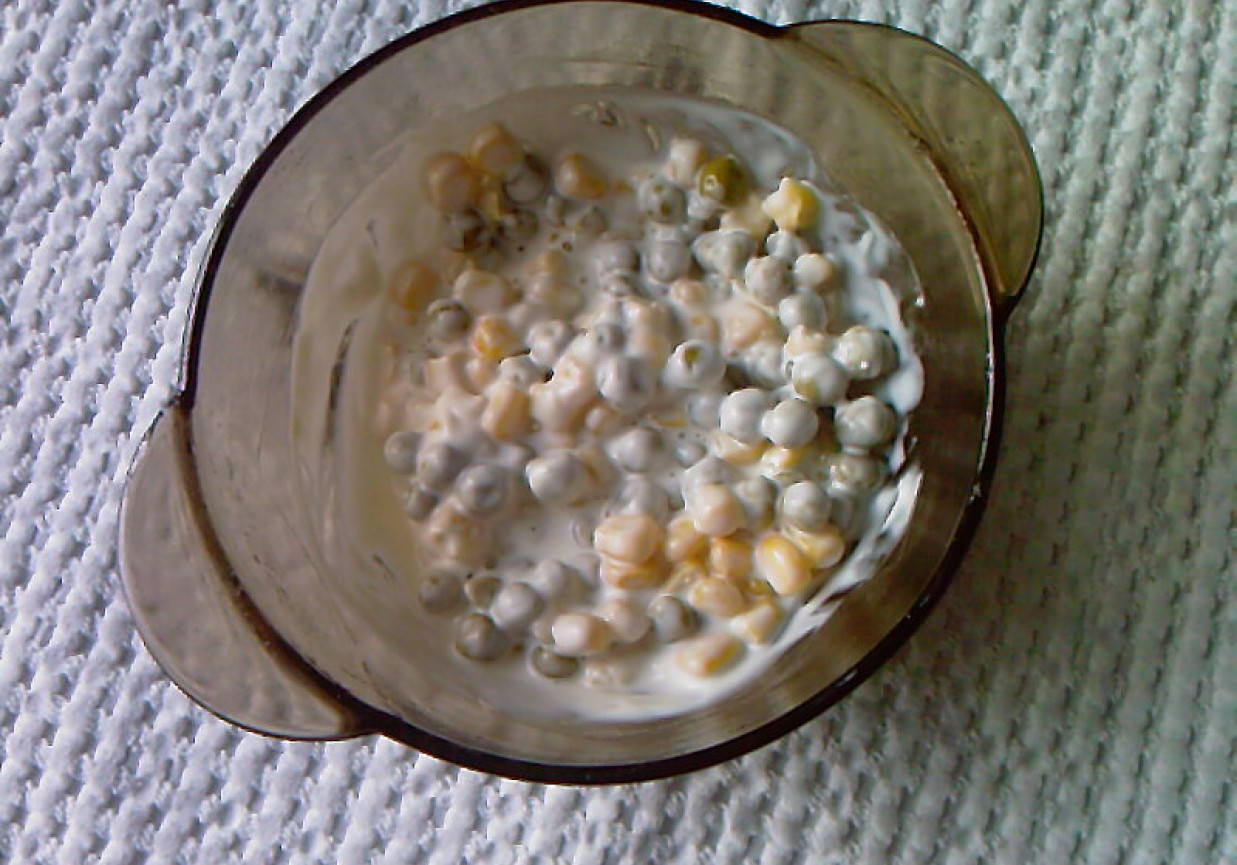 Kukurydza z groszkiem w majonezie foto