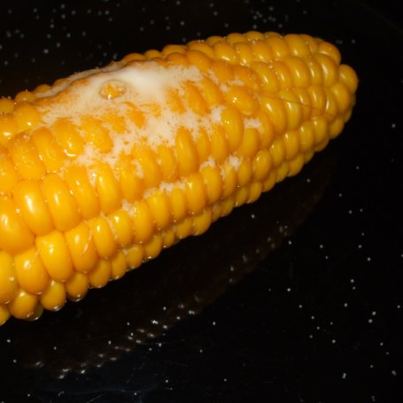 Krok 3 - kukurydza z masłem i dodatkiem czosnku foto