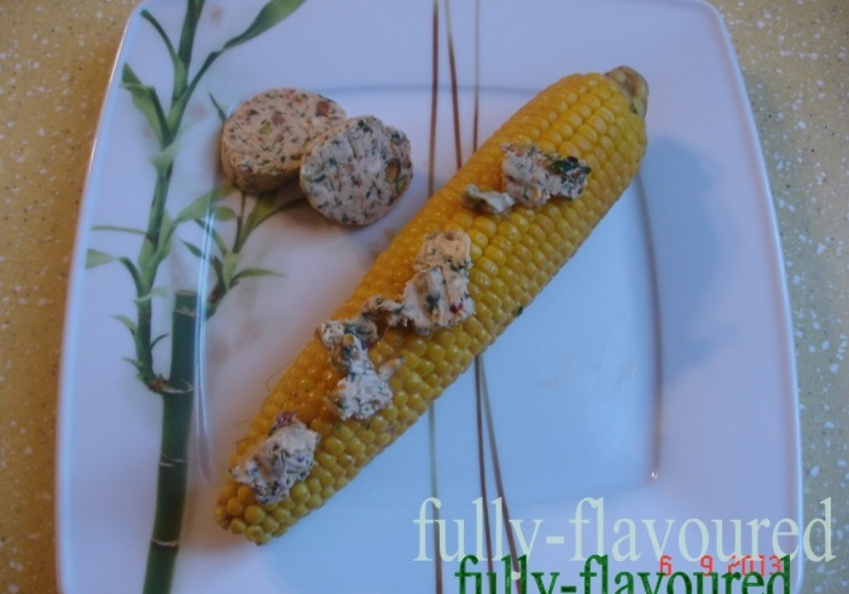 Kukurydza z ziołowym masłem foto