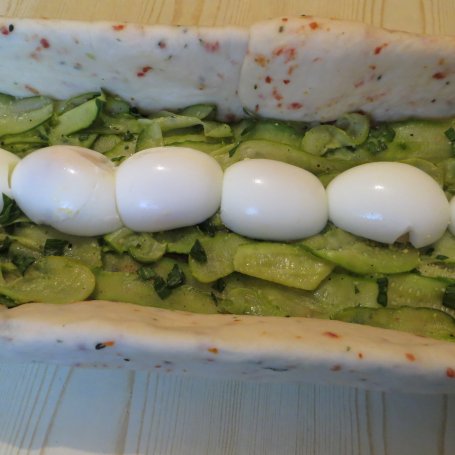 Krok 4 - Kulebiak mięsno-warzywny z jajkiem foto