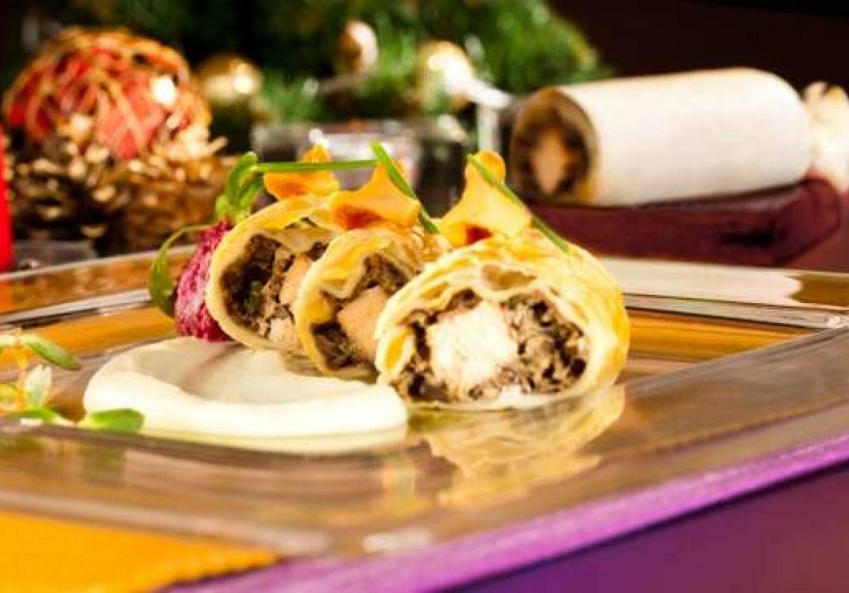 Kulebiak świąteczny w cieście francuskim z grzybami i łososiem Marcina Budynka .*. foto