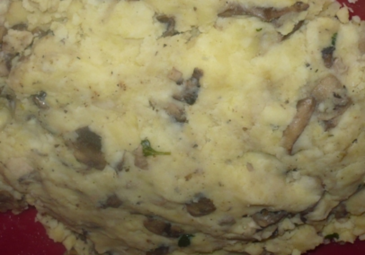 Kulebiak z masą ziemniaczano pieczarkową foto
