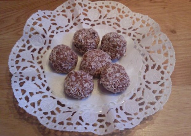 Fotografia przedstawiająca Kuleczki czekoladowo - kokosowe