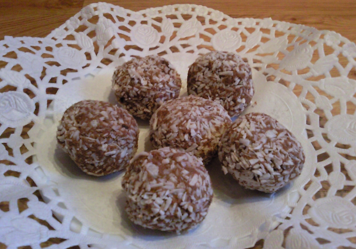 Kuleczki czekoladowo - kokosowe foto