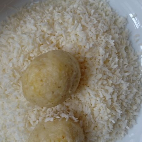 Krok 7 - Kuleczki Rafaello z kaszy jaglanej foto
