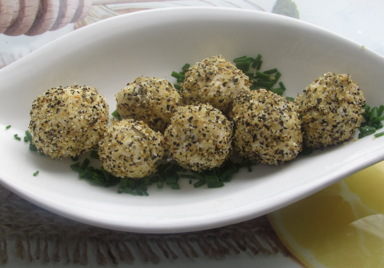 Kuleczki serowe w pieprzu cytrynowym  foto