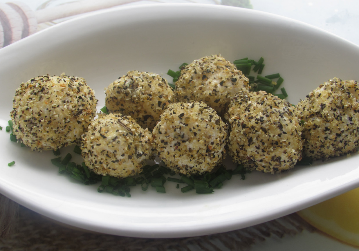 Kuleczki serowe w pieprzu cytrynowym  foto