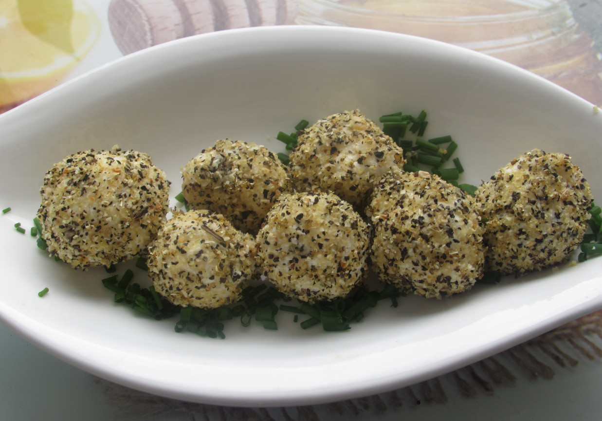 Kuleczki serowe w pieprzu cytrynowym  foto