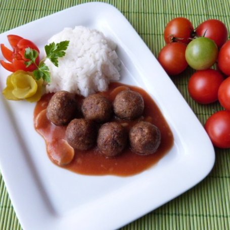 Krok 3 - Kuleczki z mięsa mielonego z sosem foto