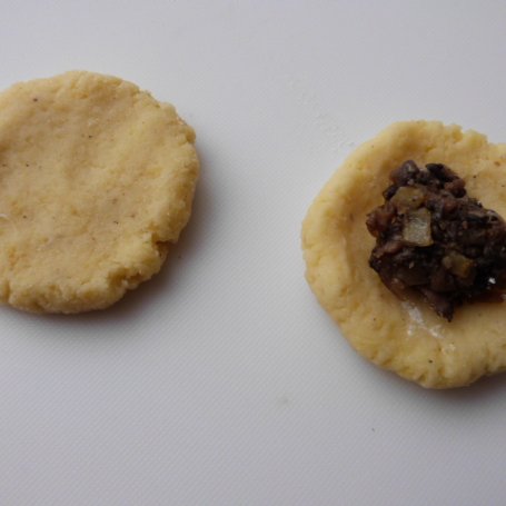 Krok 3 - Kuleczki ziemniaczane z pieczarkami foto