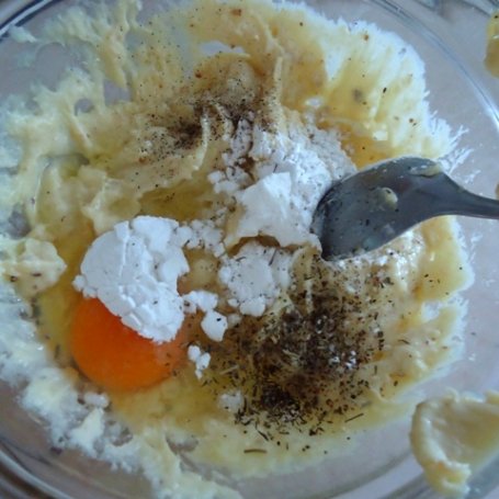 Krok 1 - Kuleczki ziemniaczane z serem i cebulką foto