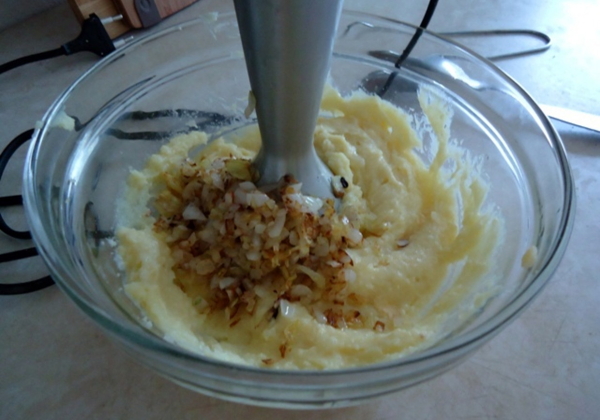 Kuleczki ziemniaczane z serem i cebulką foto