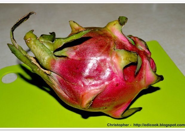Kulinarny karnet Christophera - Pitaja, smoczy owoc, truskawkowa gruszka. foto