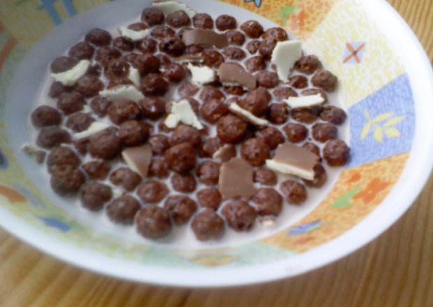 Fotografia przedstawiająca Kulki czekoladowe z mlekiem